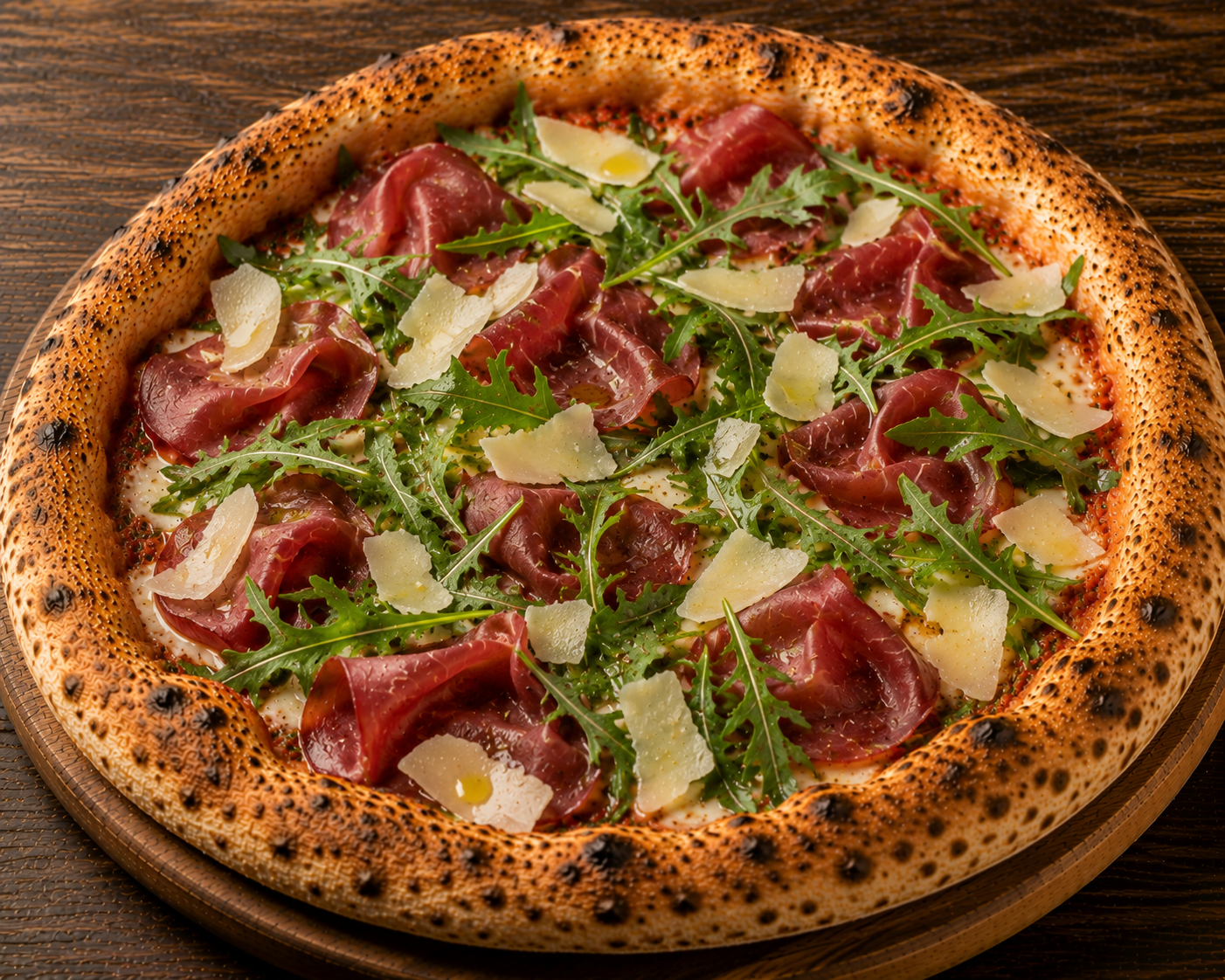 Bresaola - Sauce tomate, mozzarella, bresaola, roquette, copeaux de parmesan, huile d’olive